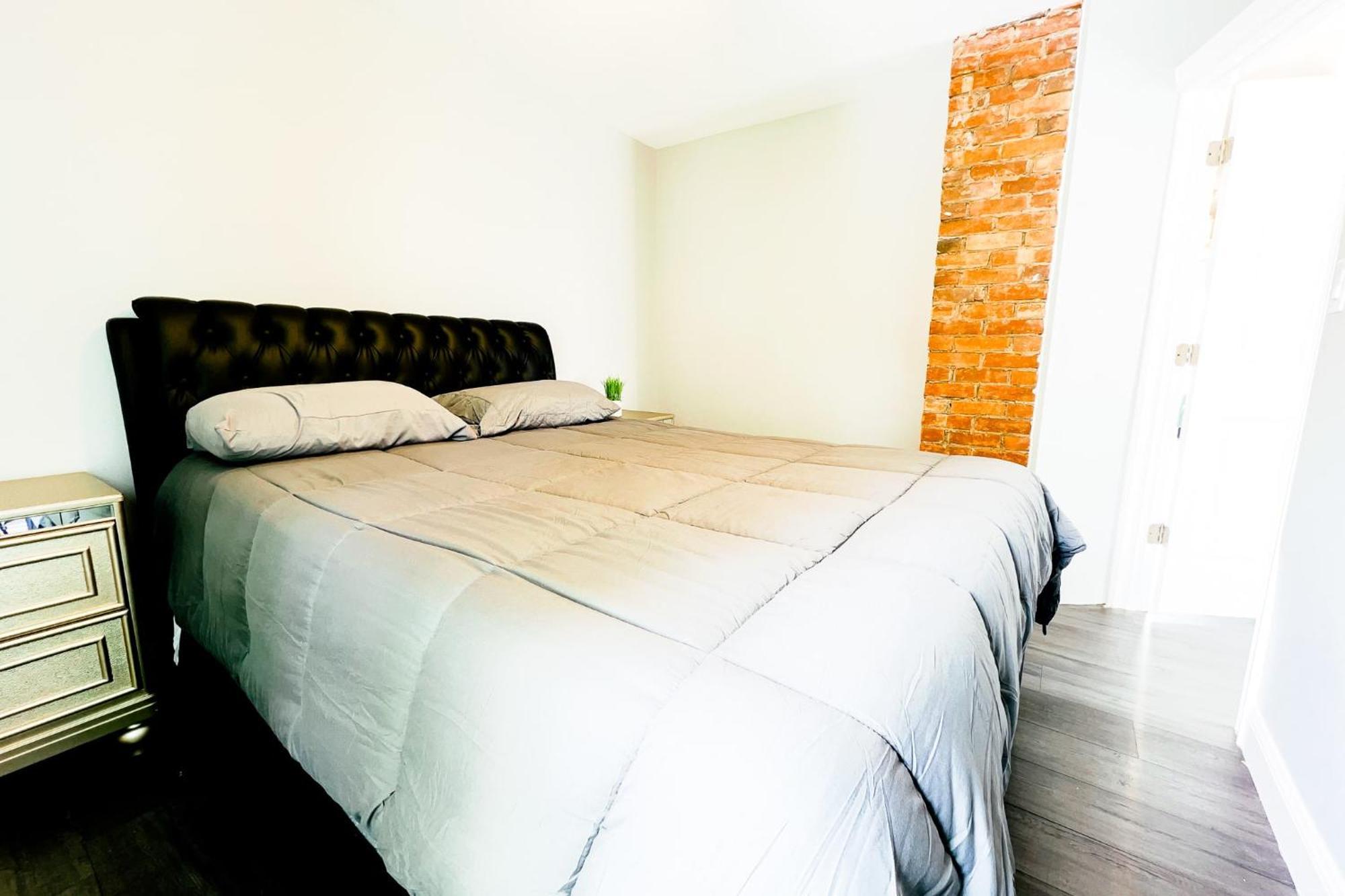 2 Homes, 1 Stay-7Br Niagara Falls Compound Extérieur photo