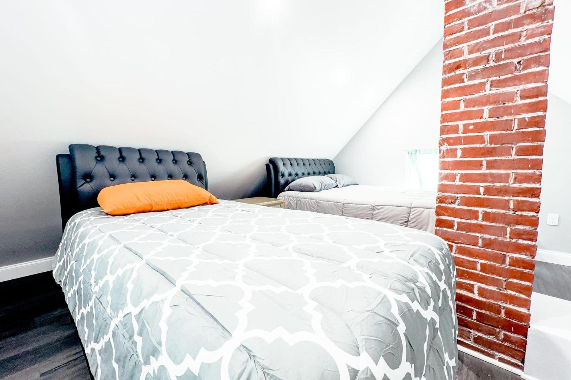 2 Homes, 1 Stay-7Br Niagara Falls Compound Extérieur photo